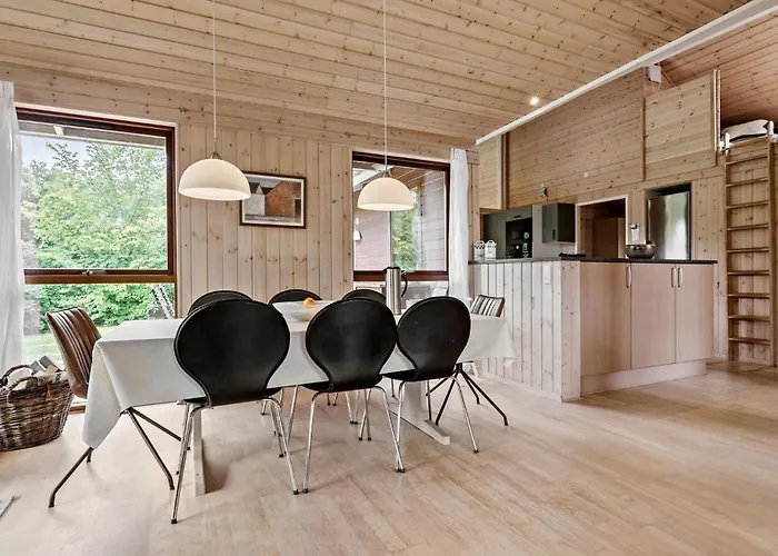3 Bedroom Beautiful In Feriehus