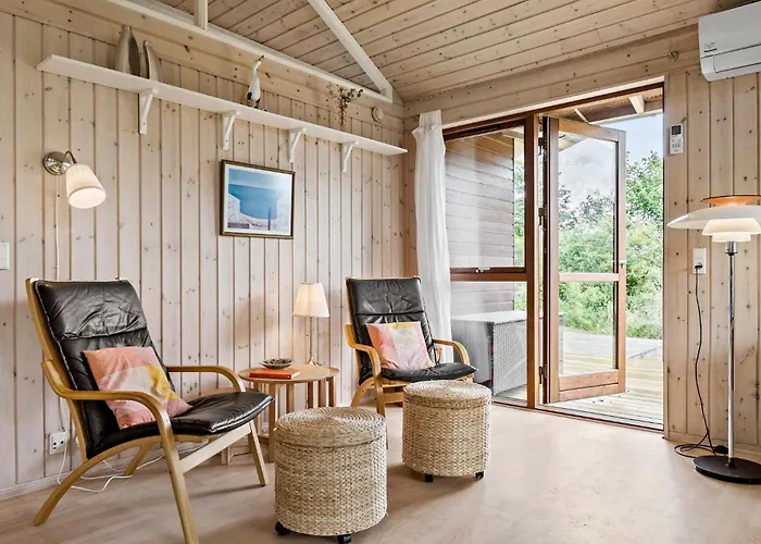 3 Bedroom Beautiful In Feriehus *